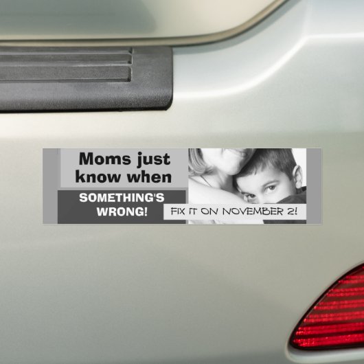 Moms weet het gewoon bumpersticker (Op auto)