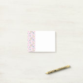 Mon, sterren en wolken Patroon op Pastel Roze Post-it® Notes (Op bureau)