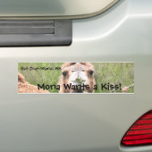Mona wil een kus. bumpersticker (Op auto)