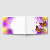 Monarch Butterflies op Paarse achtergrond Gastenboek (Volledig)