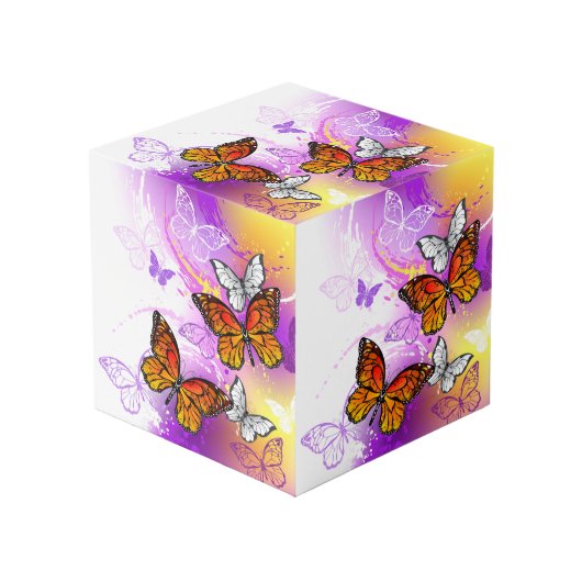 Monarch Butterflies op Paarse achtergrond Kubus (Voorkant hoekig)