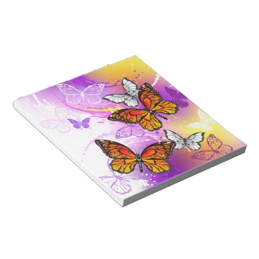 Monarch Butterflies op Paarse achtergrond Notitieblok (Schuin)
