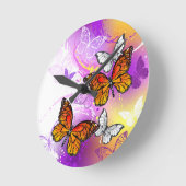 Monarch Butterflies op Paarse achtergrond Ronde Klok (Hoek)