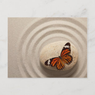Monarch Butterfly on a Stone in a Zen Garden Briefkaart