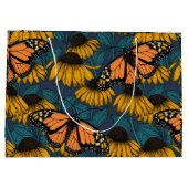 Monarch butterfly on yellow coneflowers groot cadeauzakje (Achterkant)