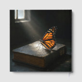 Monarch Butterfly op een bijbel Gastenboek (Achterkant)