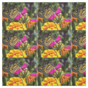 Monarch Butterfly op roze marigold Stof