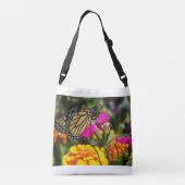 Monarch Butterfly op roze marigolfbloem Crossbody Tas (Achterkant)
