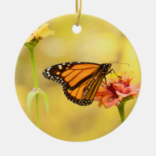 Monarch Butterfly op Zinnia Keramisch Ornament