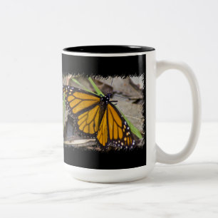 Monarch Butterfly op zwart Tweekleurige Koffiemok