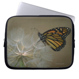Monarch op Dandelion Laptop Sleeve