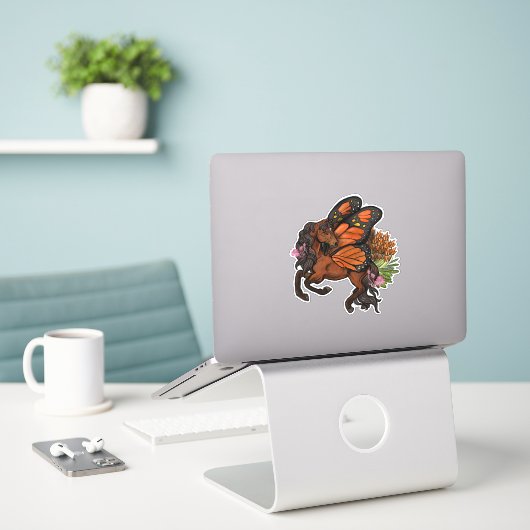 Monarch Pixie Horse Pegasus Sticker (Laptop op bureau)