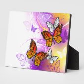 Monarchvlinders op paarse achtergrond fotoplaat (Zijkant)