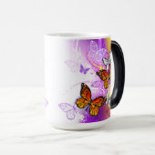 Monarchvlinders op paarse achtergrond magische mok (Voorkant rechts)