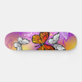 Monarchvlinders op paarse achtergrond skateboard (Horizontaal)