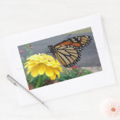 Monarque sur Sticker Rectangulaire Zinnia Jaune (Enveloppe)