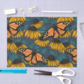 Monboogvlinder op gele naaldbomen tissuepapier (Craft)