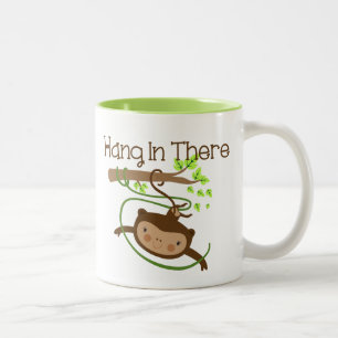 Monkey hangt daar achter tweekleurige koffiemok