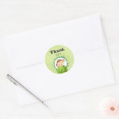 Monkey Peking uit Behind a Struik Dank u Ronde Sticker (Envelop)