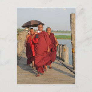 Monks op U-Bein Bridge, Mandalay Briefkaart