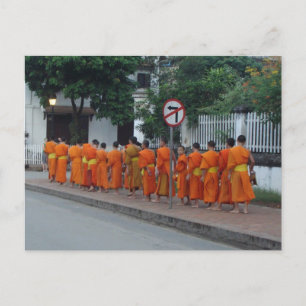 Monniken die Almen verzamelen in Luang Prabang, La Briefkaart