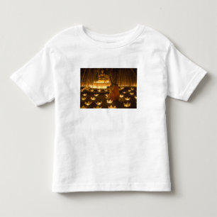 Monniken die khom loy-kaarsen en lantaarns aanstek kinder shirts
