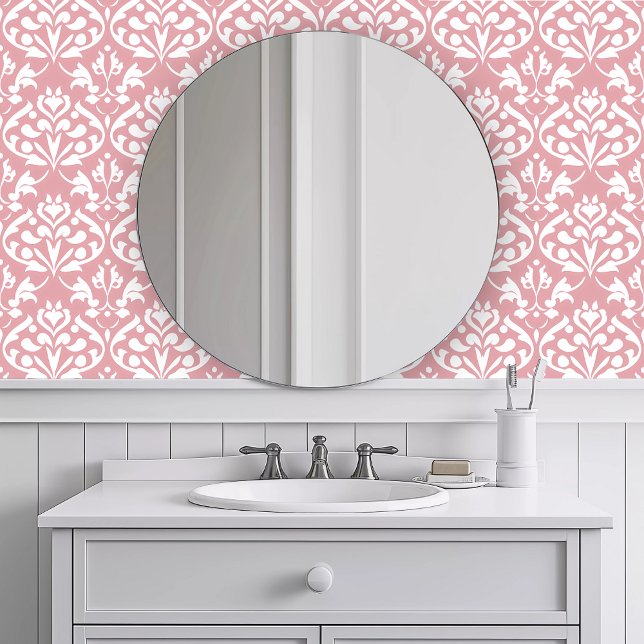 Monochromatische Roze Herhalend Behang (Monochromatic Pink Repeating Wallpaper in a white bathroom.)
