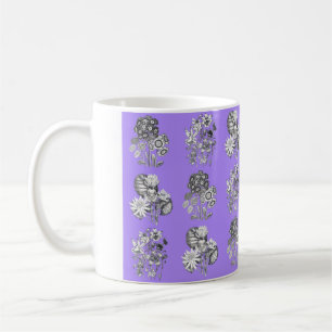 Monochrome bloemen op paarse achtergrond koffiemok