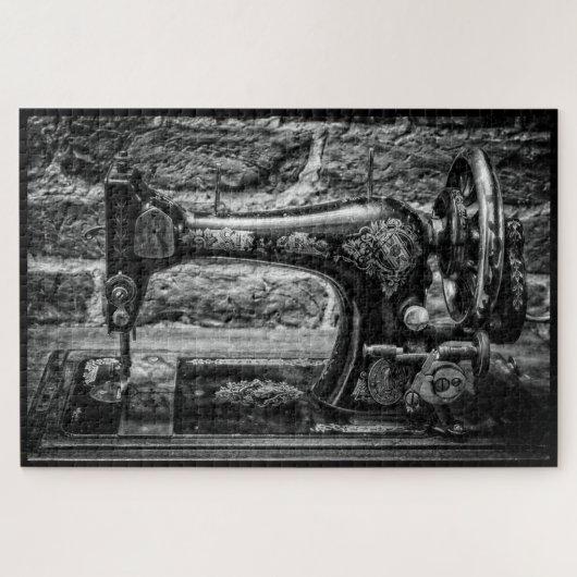 Monochrome nostalgisch naaigarningmachine legpuzzel (Horizontaal)