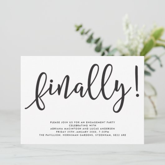 Monochrome Script Eindelijk Engagement Party Kaart (Staand voorkant)