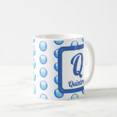 Monogram Achternaam Bright Blue Polka Dot Initiaal Koffiemok (Voorkant rechts)