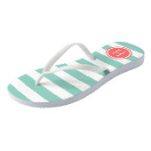 Monogram Aqua en Coral Preppy Stripes Teenslippers (Schuin)
