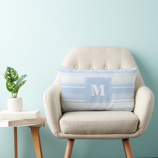 Monogram babyblauwe strepen kussen (Stoel)