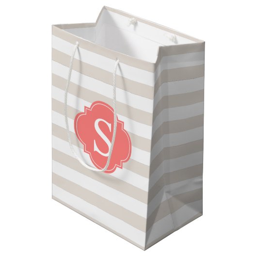 Monogram beige en Coral Stripes Medium Cadeauzakje (Voorkant Gekanteld)