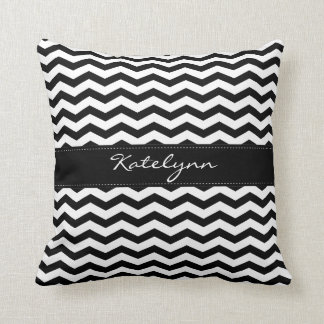 Monogram Black Chevron Zigzag Print Kussens