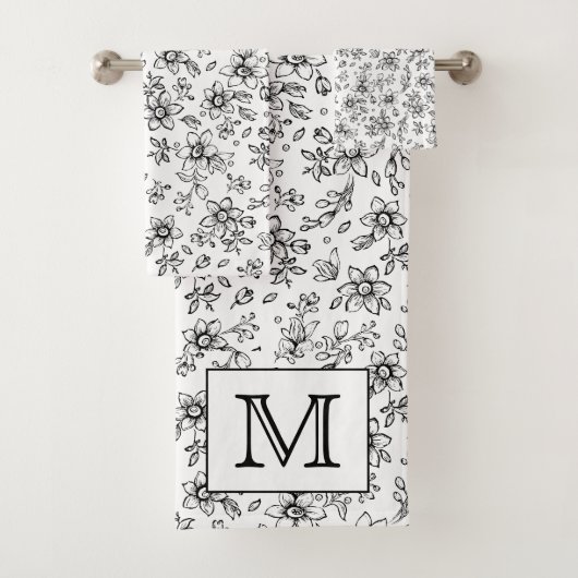 Monogram Black White Floral Pattern Bad Handdoek (Insitu)