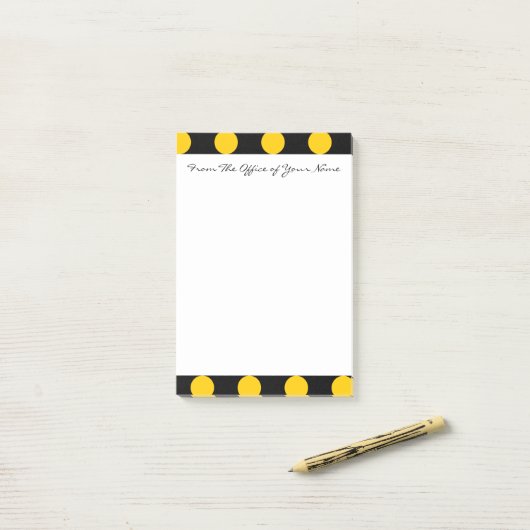 Monogram Black Yellow Chic Polka Dot Pattern Post-it® Notes (Op bureau)