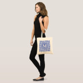 Monogram blauw cirkelpatroon tote bag (Voorkant (model))