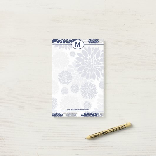Monogram blauw en grijs bloemenpatroon post-it® notes (Op bureau)