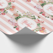 Monogram bloemen Roze Stripes Cadeaupapier (Hoek)