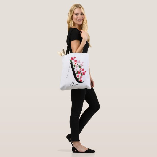 Monogram Bloemnaam Canvas tas letter A (Op model)