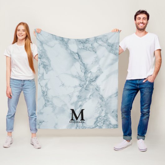 Monogram Blue Marmer Fleece Deken (In situ)
