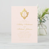 Monogram Blush Faux Goud Bloemen Crest Roze Bruilo Kaart (Staand voorkant)