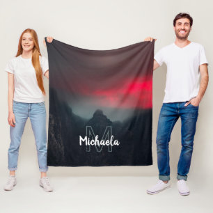 Monogram brandende wolken, mist en bergen fleece deken