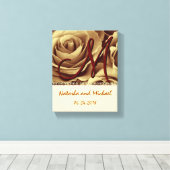 Monogram bruid en bruidegom met gouden Rozen Canvas Afdruk (Insitu (Houten vloer))
