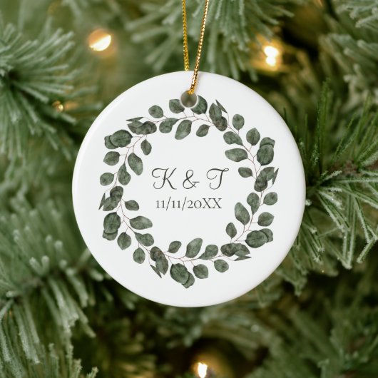 Monogram bruiloft Datum Eucalyptus Leaves Elegant Keramisch Ornament (Boom)