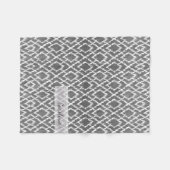 Monogram Charcoal Gray Tribal Ikat Diamond Pattern Fleece Deken (Voorkant (Horizontaal))