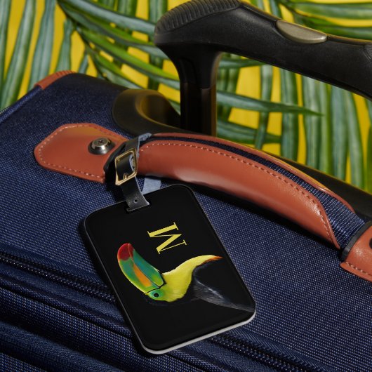Monogram Colorful Tropical Bird Toucan Bagagelabel (Voorkant Insitu 1)