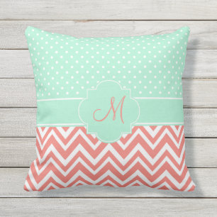 Monogram Coral Chevron met Mint Polka Dot Pattern Buitenkussen
