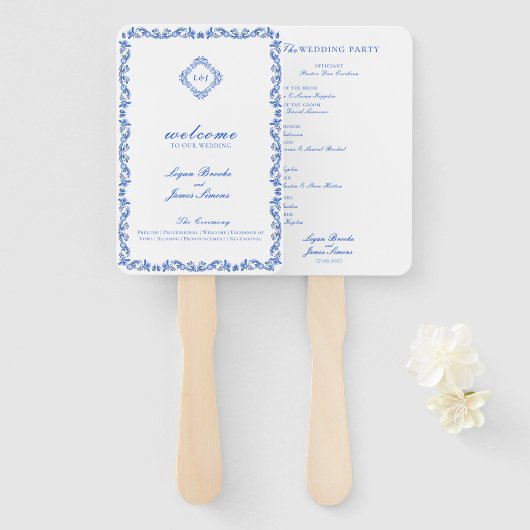 Monogram Crest Blue Chinoiserie Wedding Program Handwaaier (Voorkant en achterkant)